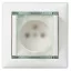 Legrand Valena IP44 2P+F csatlakozóaljzat csapófedéllel, fehér, 774220