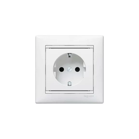 Legrand Valena 2P+F csatlakozóaljzat gyermekvédelemmel, fehér, 774421 Legrand Valena 2P+F csatlakozóaljzat gyermekvédelemmel, fehér, 774421