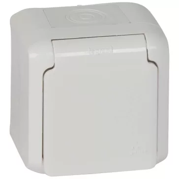 Legrand Forix IP44 falon kívüli 2P+F földelt csatlakozóaljzat, 16A, csapófedéllel, biztonsági z