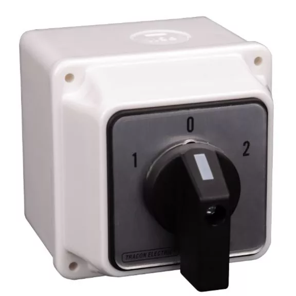 Tracon Tokozott választókapcsoló, 1-0-2, 32A, 2x3P, 11kW, 64x64mm, 60°, TKV-326/3T Tracon Tokozott választókapcsoló, 1-0-2, 32A, 2x3P, 11kW, 64x64mm, 60°, TKV-326/3T